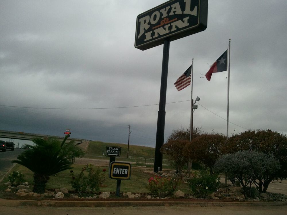 Royal Inn Pearsall Exteriör bild